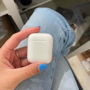 AirPods (2nd generation)
